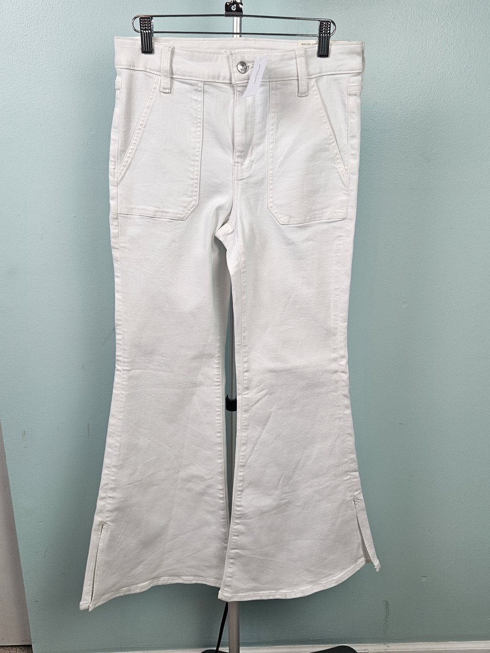 American Eagle Next Level Stretch Festival Flare White Flare Jeans Waist 6 NWT